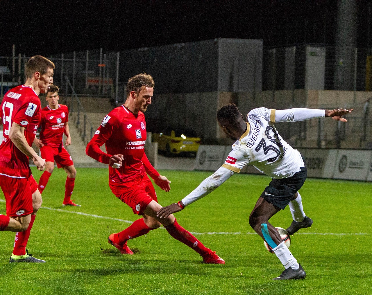 PP体育，足球直播的终极狂欢平台，如何重新定义球迷的观赛体验？