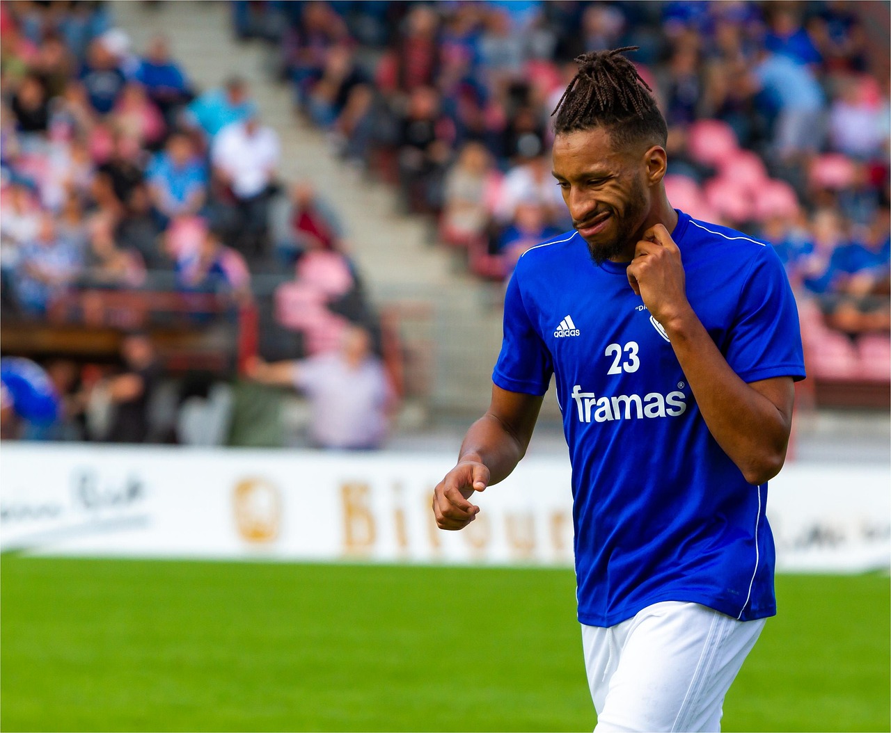 粤派足球的视觉盛宴,广东体育频道如何打造亚洲足坛的直播名片 粤派足球的视觉盛宴,广东体育频道如何打造亚洲足坛的直播名片