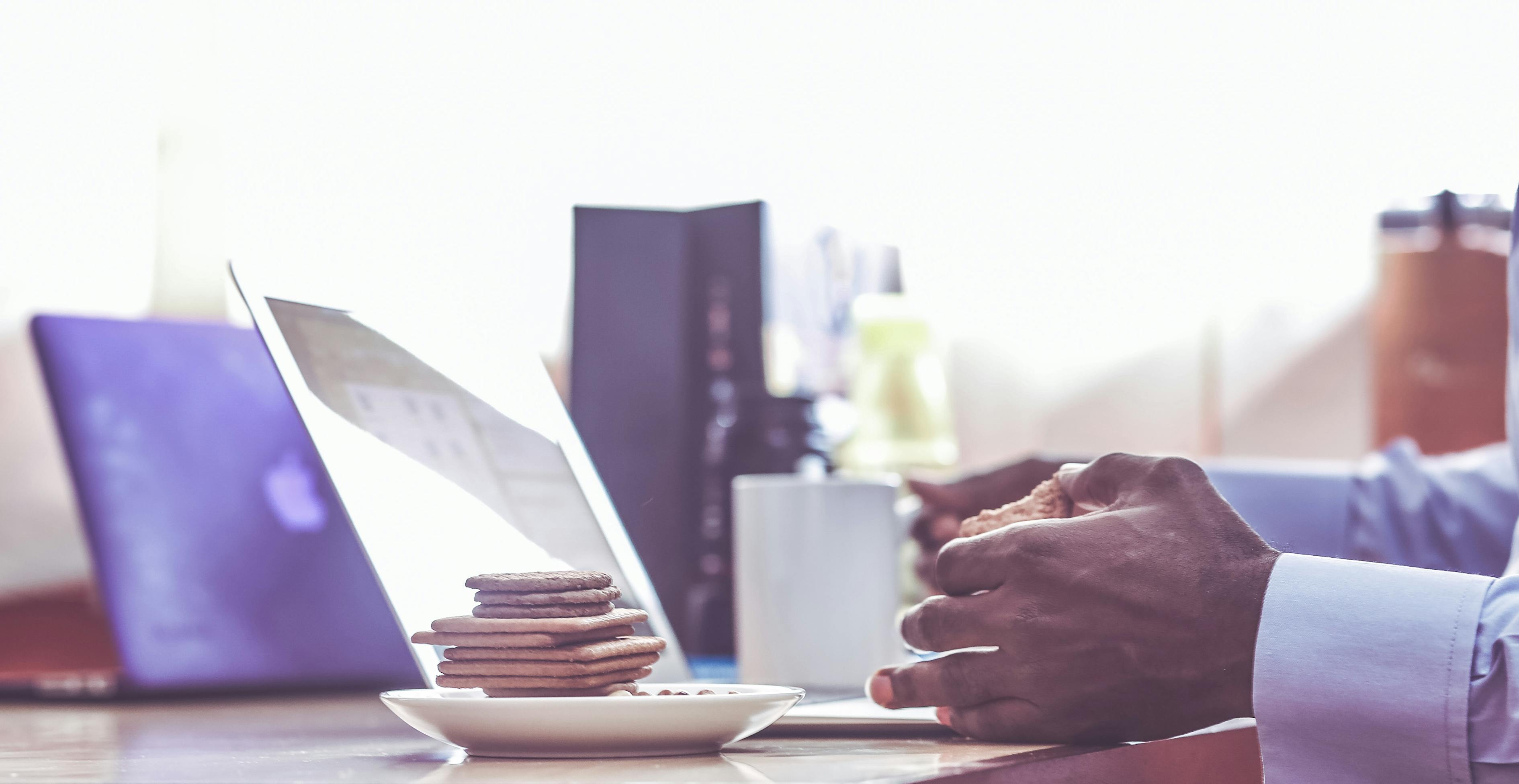 从解说席到观众席,当代男性在体育直播中的身份重构 从解说席到观众席,当代男性在体育直播中的身份重构