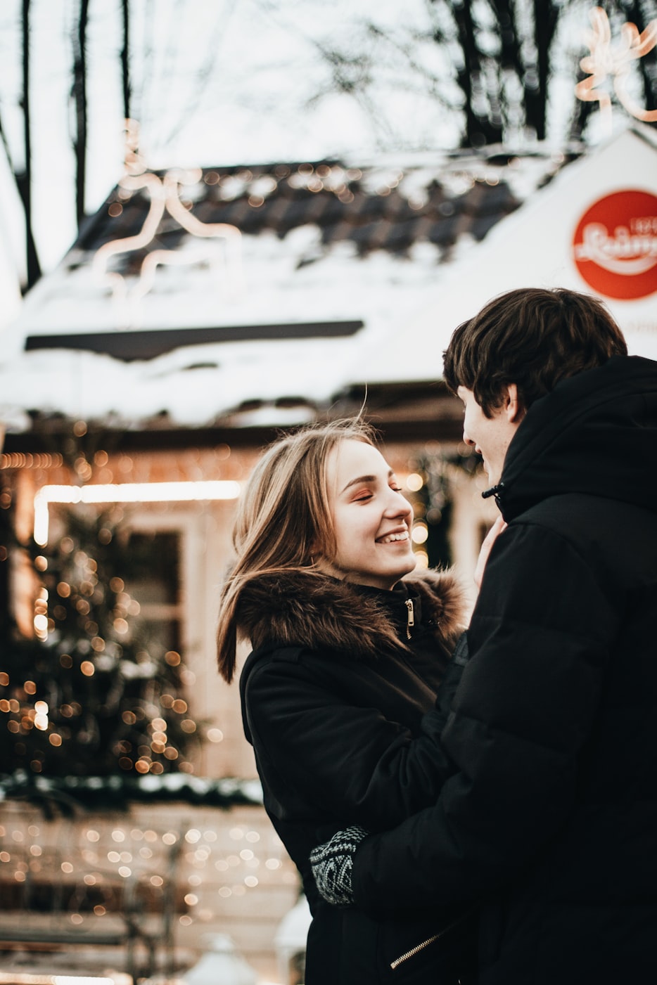 当体育直播遇见爱情,那些屏幕外的默契瞬间 当体育直播遇见爱情,那些屏幕外的默契瞬间