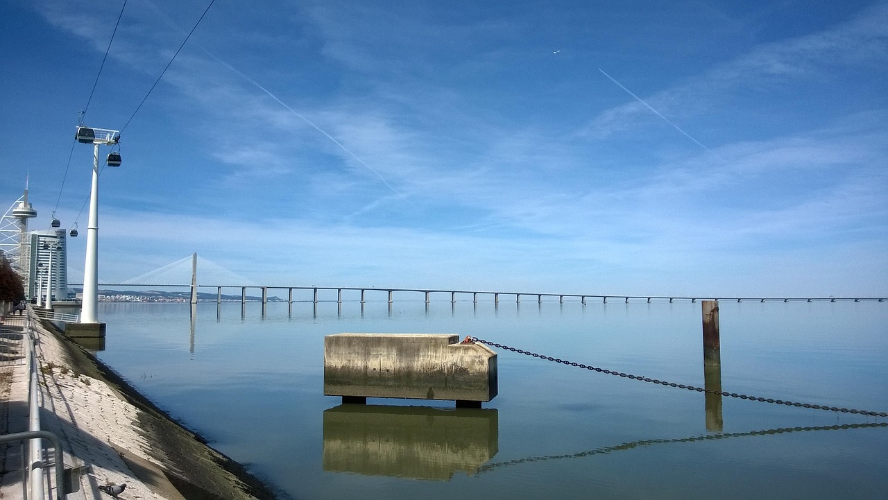 跨越公海的见证者,中国第一艘公海渡船的历史使命 跨越公海的见证者,中国第一艘公海渡船的历史使命