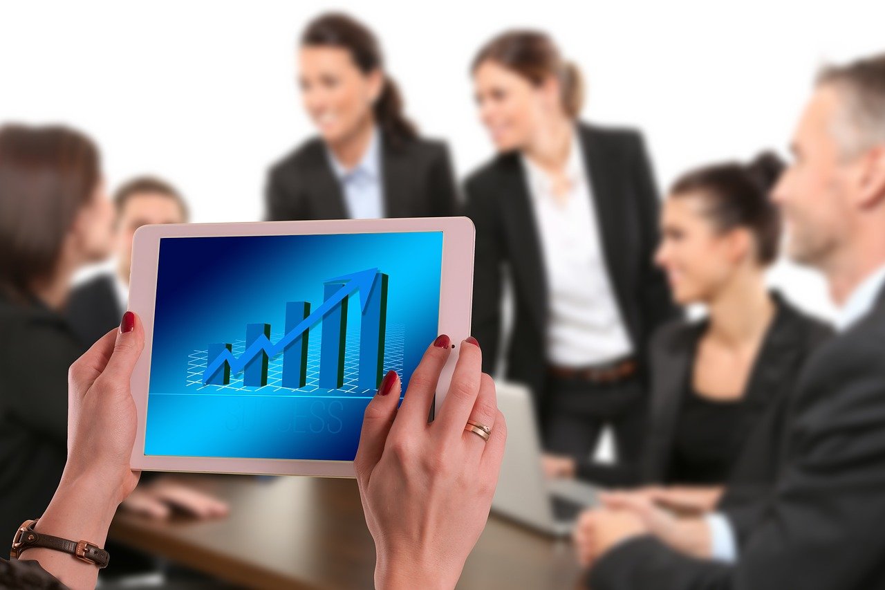 体育直播如何赚钱?揭秘三大盈利模式与行业新机遇 体育直播如何赚钱?揭秘三大盈利模式与行业新机遇