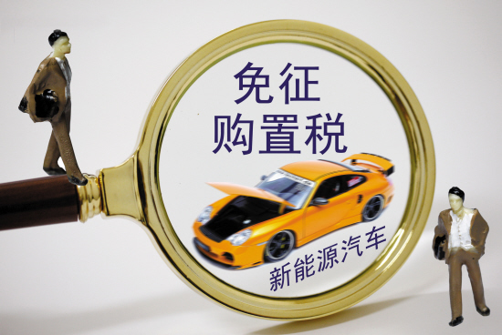 如何辨别免漆板的质量优劣？这种辨别方法有哪些注意事项？