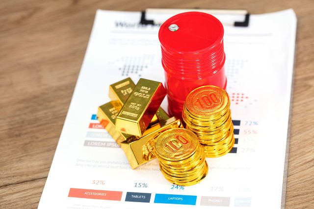 如何明确期权卖方保证金的要求？这些要求对卖方的风险有何影响？