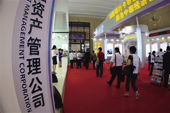 如何在银行APP上申请临时额度调整？